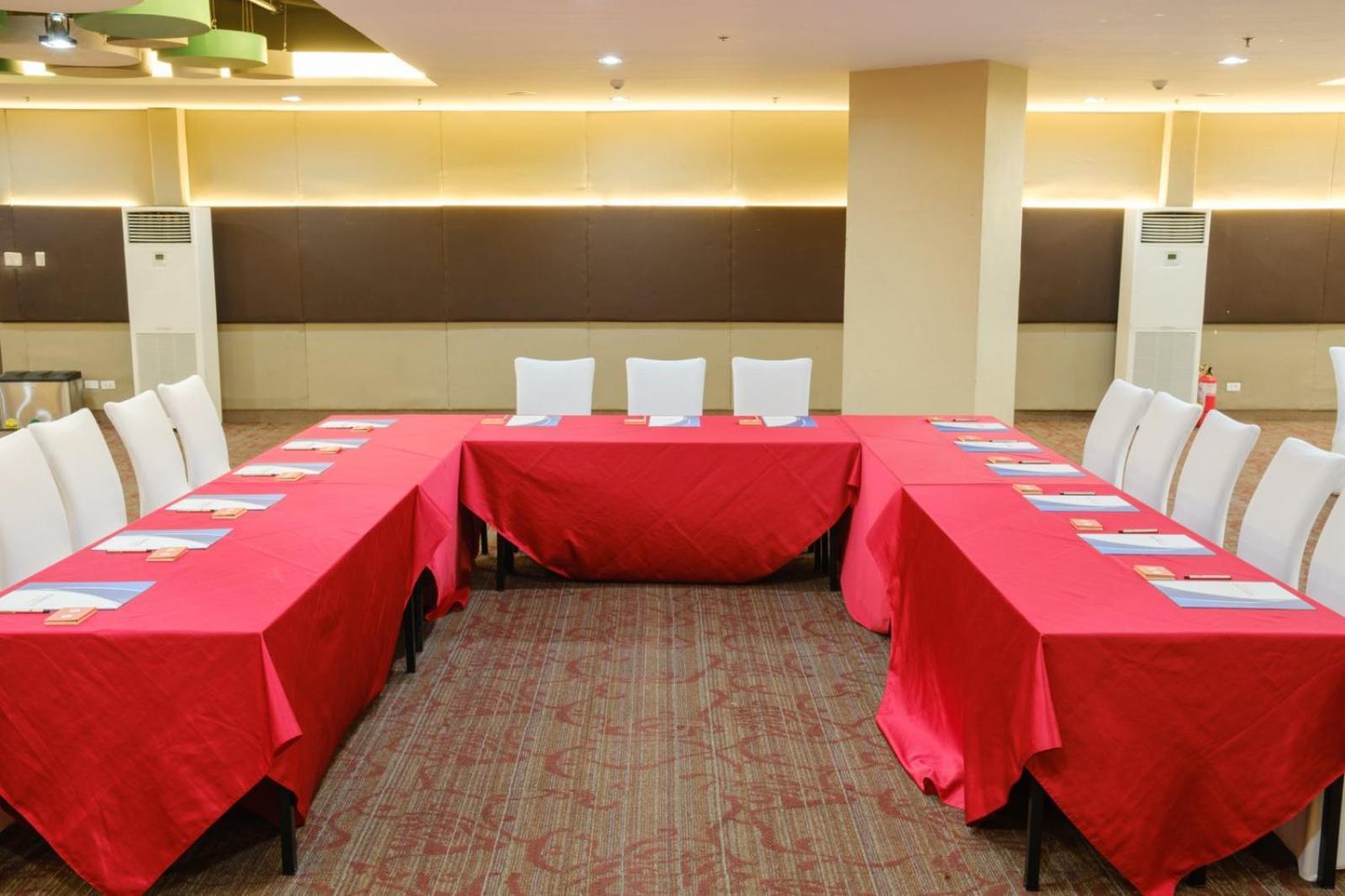 Go Hotels Lanang - Davao City Exteriör bild
