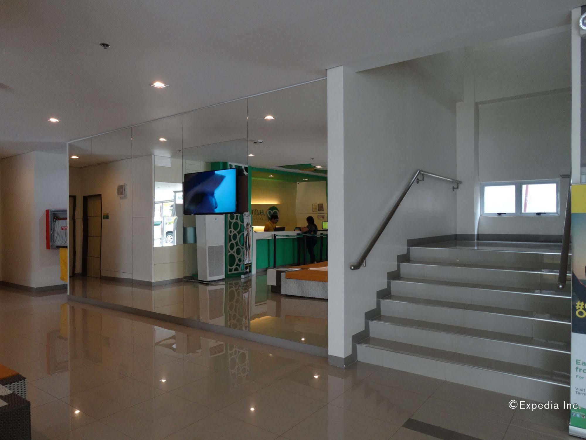 Go Hotels Lanang - Davao City Exteriör bild