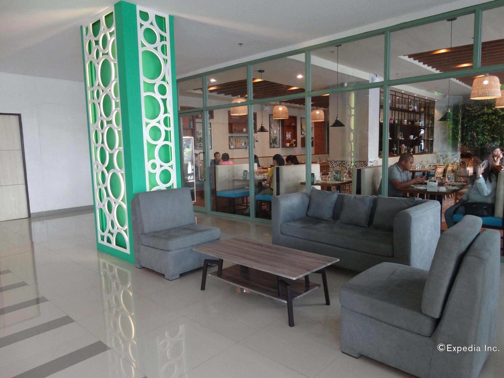 Go Hotels Lanang - Davao City Exteriör bild