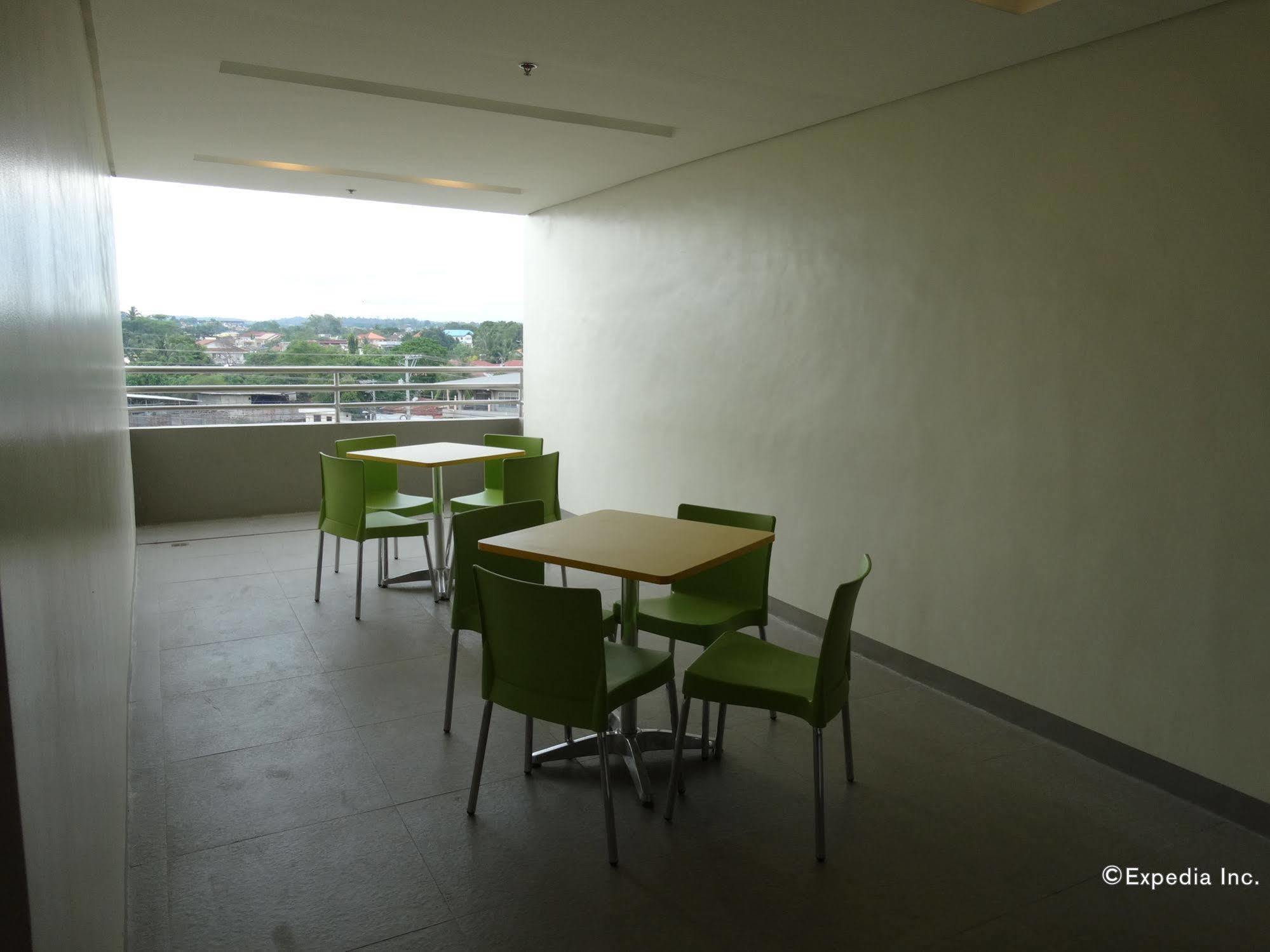 Go Hotels Lanang - Davao City Exteriör bild